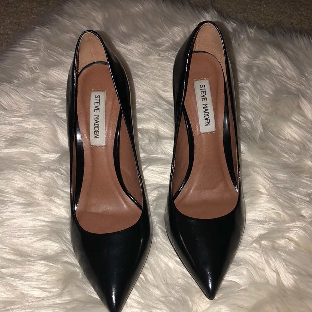 Steve Madden Black Pumps